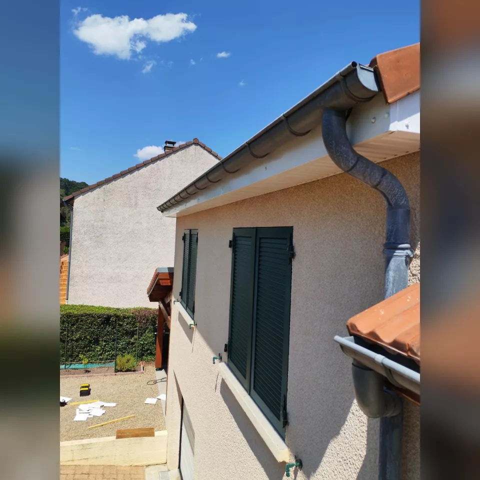 Habillage de sous-toiture en frisettes PVC — étape 4